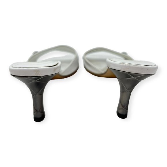 CHANEL White Leather CC Logo Slide Sandals - Picture 9 of 11